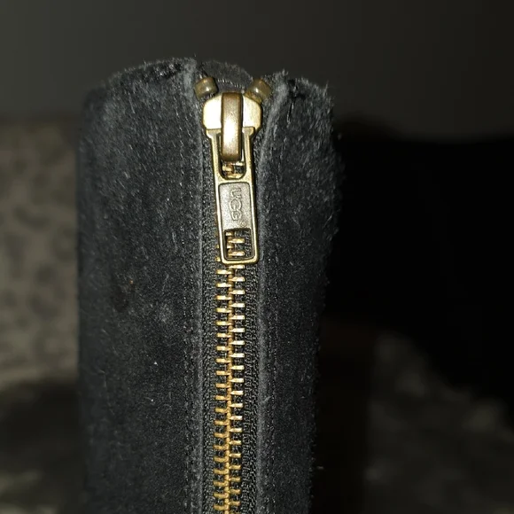 UGG Women's Black Winter Boots - Picture 12 of 16